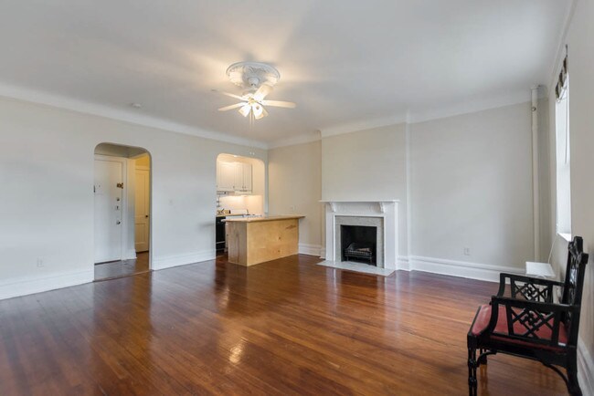 Building Photo - 310 W 92nd St