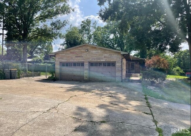 Building Photo - 200 E Glendora Dr