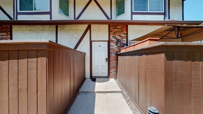 Building Photo - 10480 Sunland Blvd