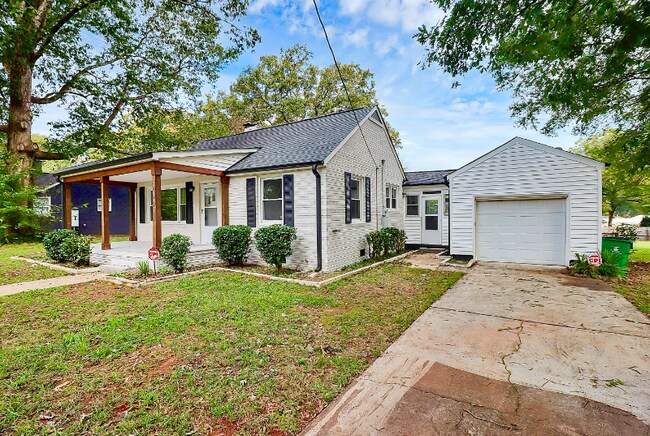 Foto del edificio - 5726 Oak Dr