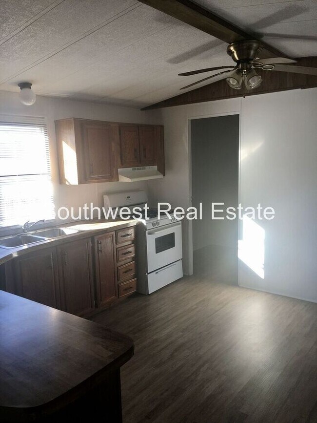 Building Photo - Texico. 2 Bed 2 Bath