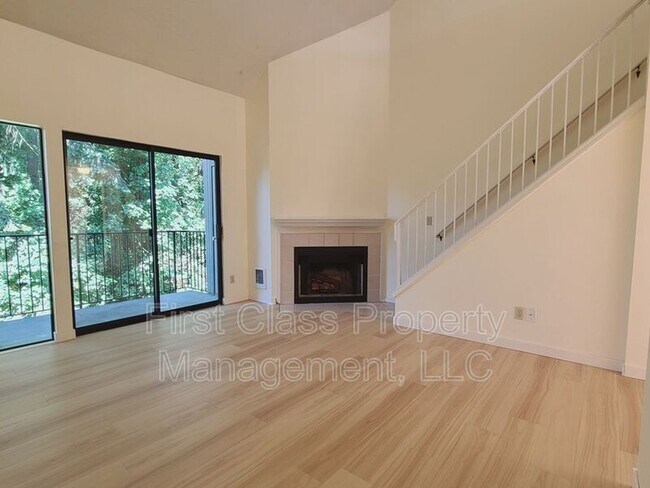 Foto del edificio - 4000 Carman Dr