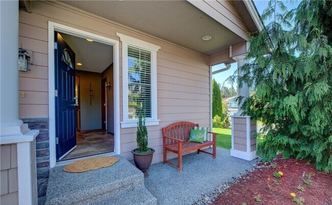 Building Photo - Beautiful 3 bed Home in Country Woods!