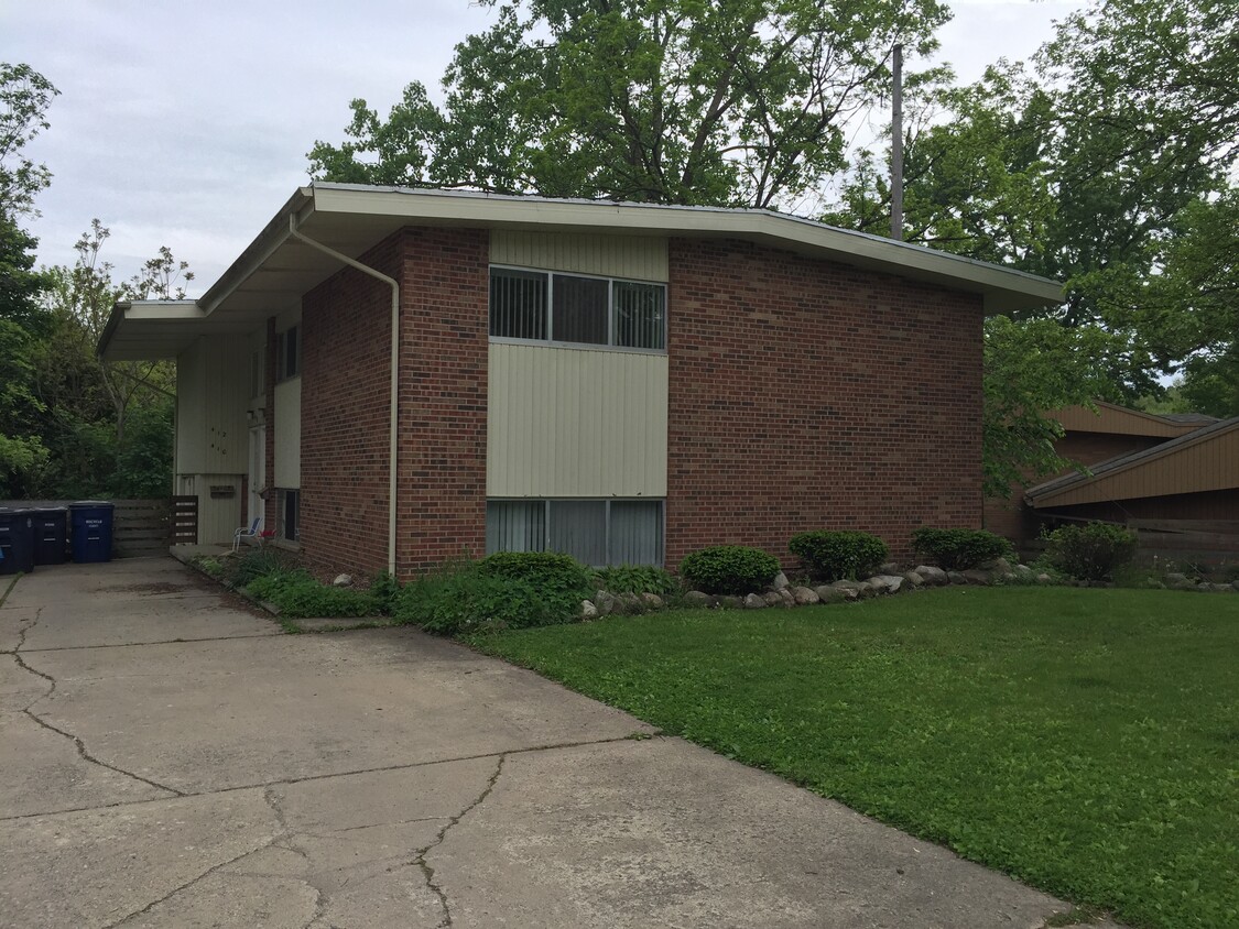 Building Photo - 412 S Revena Blvd