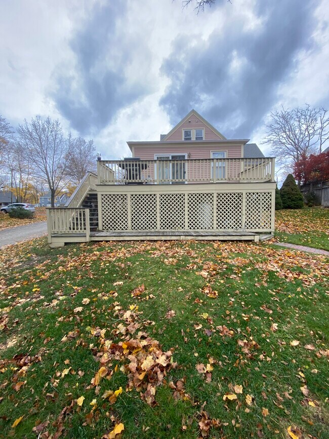 Building Photo - 27 Cove Ln