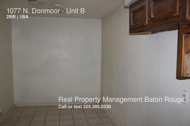 Building Photo - 1077 N Donmoor Ave