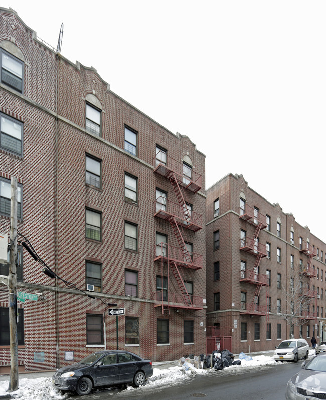 Building Photo - 1985 Creston Ave