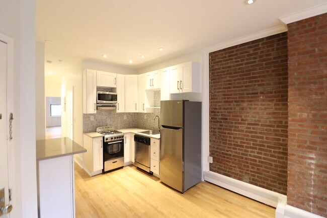 Building Photo - 116 Clinton St