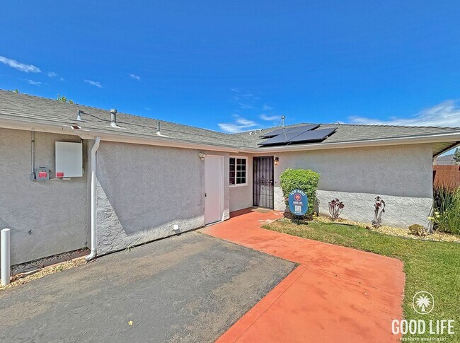 Foto del edificio - Beautiful 2BD/2BA Condo in El Cajon W/ A/C, W/D, Covered Back Patio, & Community Pool!