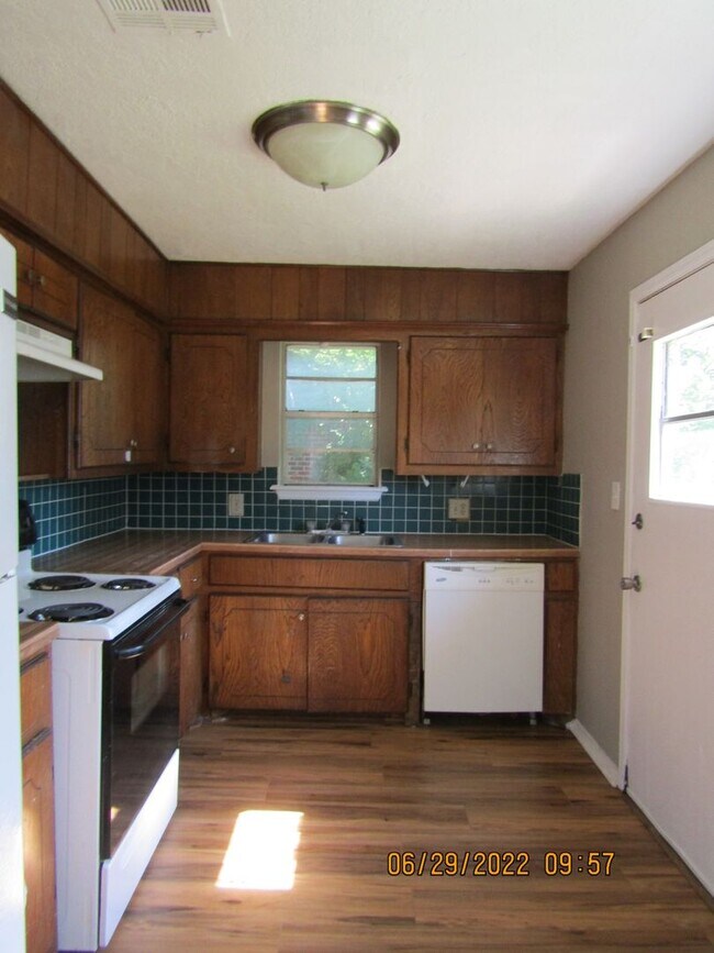 Foto del edificio - MOVE IN SPECIAL: $200 OFF OF THE 1ST FULL MONTH'S RENT!