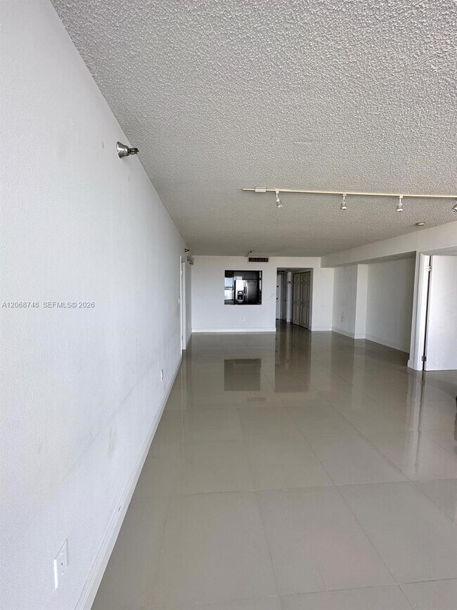 Building Photo - 20515 E Country Club Dr
