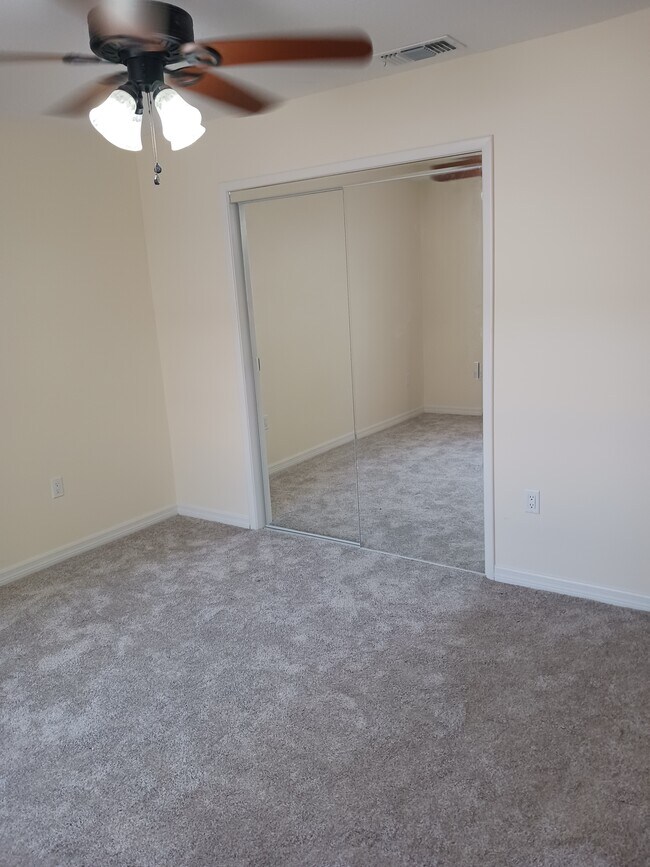 Building Photo - 3573 Raintree Cir