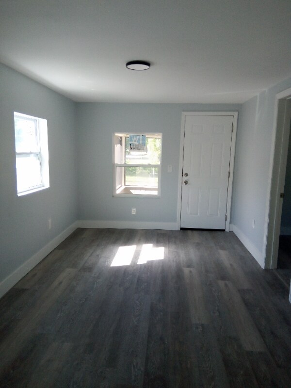 Building Photo - 1008 Colyer St
