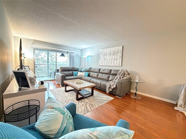 Building Photo - 2304 Lucaya Ln