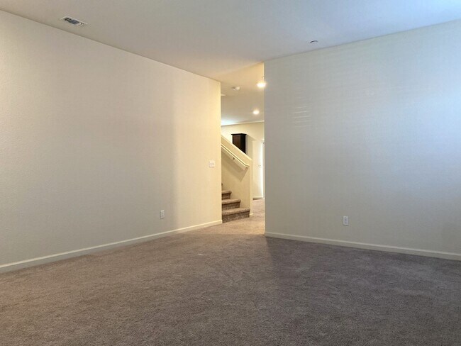 Foto del edificio - Spacious 4 bedroom/2 bath home waiting to ...