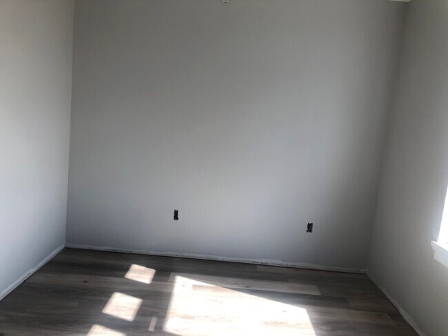 Foto del edificio - 326 E 16th St