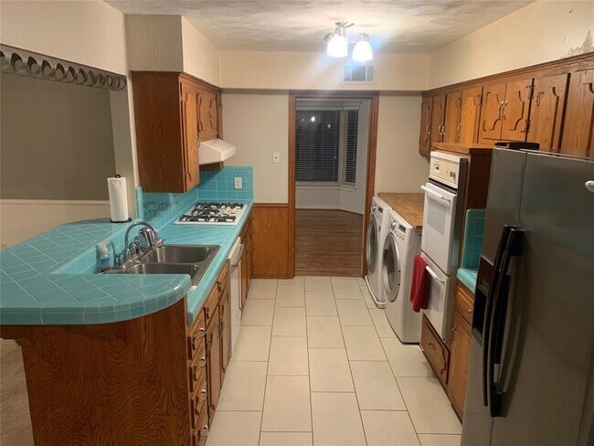 Building Photo - 9930 Cloister Dr