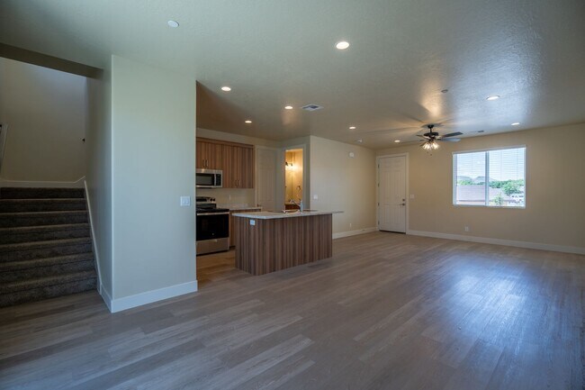Foto del edificio - Newer Townhome Near Utah Tech