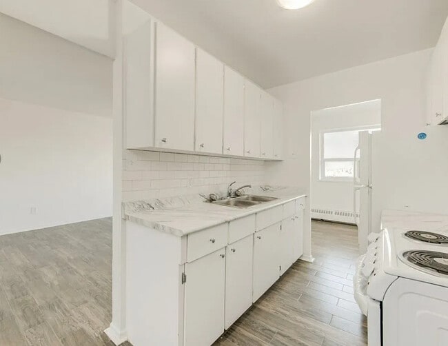 Building Photo - Laurentia Apartments