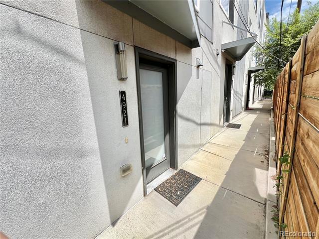 Foto del edificio - 4921 Lowell Blvd