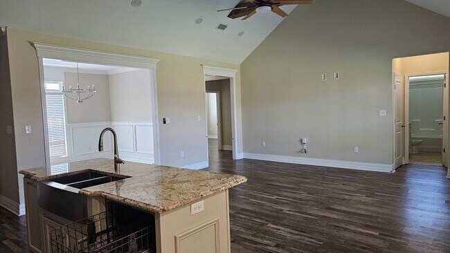 Foto del edificio - Knights Landing four bedroom home