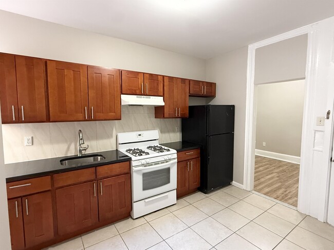 Foto del edificio - 90 Jordan Ave