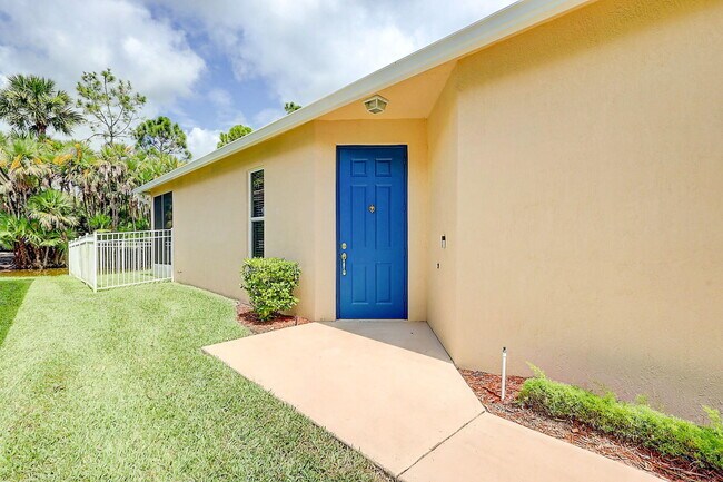 Building Photo - 10015 SW Stonegate Dr