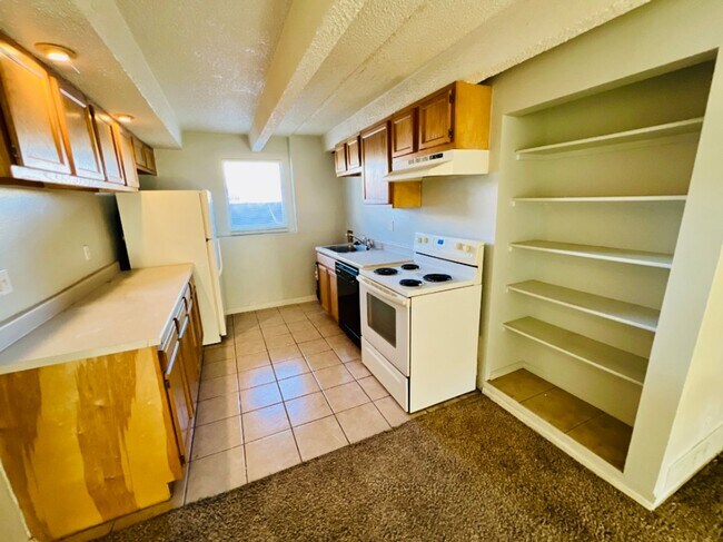 Foto del edificio - Studio Apartment in Denver - Ground Level - Move in Ready!