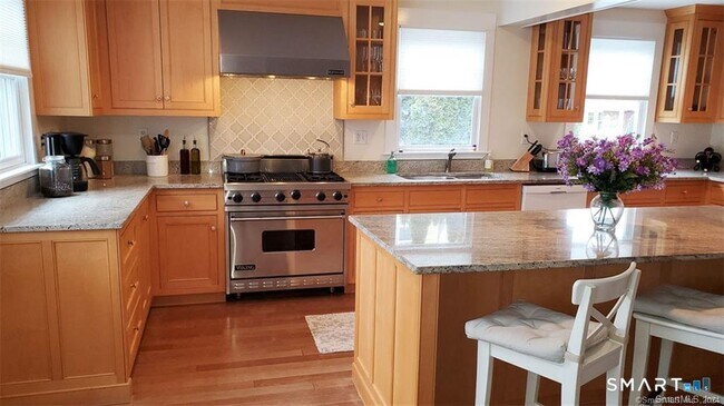 Foto del edificio - 12 Flower Ave