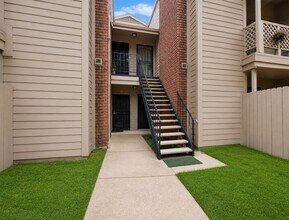 Building Photo - 12500 Sandpiper Dr