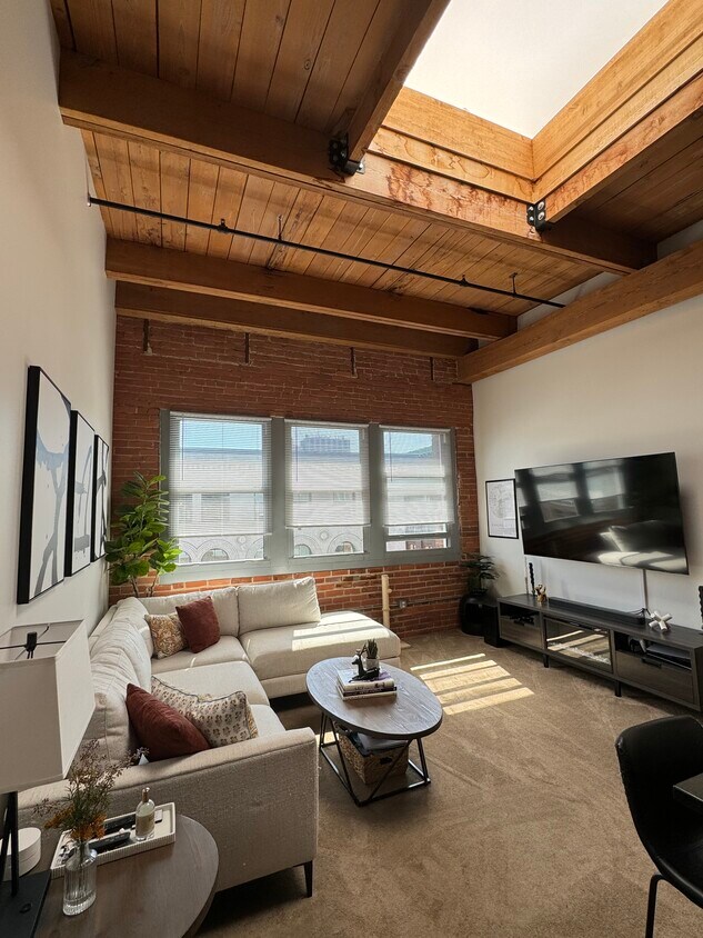 Foto principal - 408 W 8th St