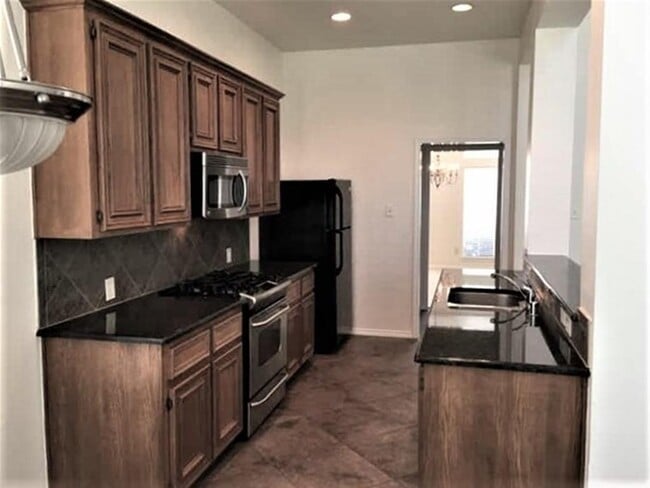 Building Photo - 2022 Shore Breeze Dr