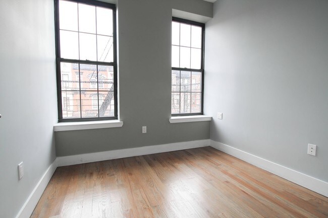 Building Photo - 673 Halsey St