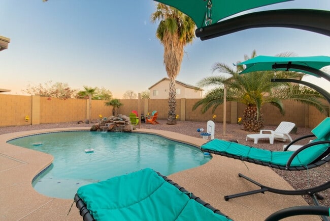 Foto del edificio - 1387 E 10th Pl