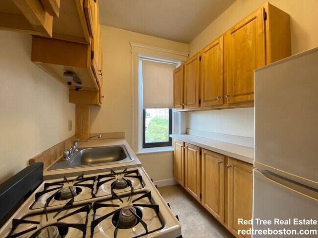 Building Photo - 1152 Commonwealth Ave