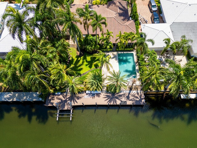 Building Photo - 627 Solar Isle Dr