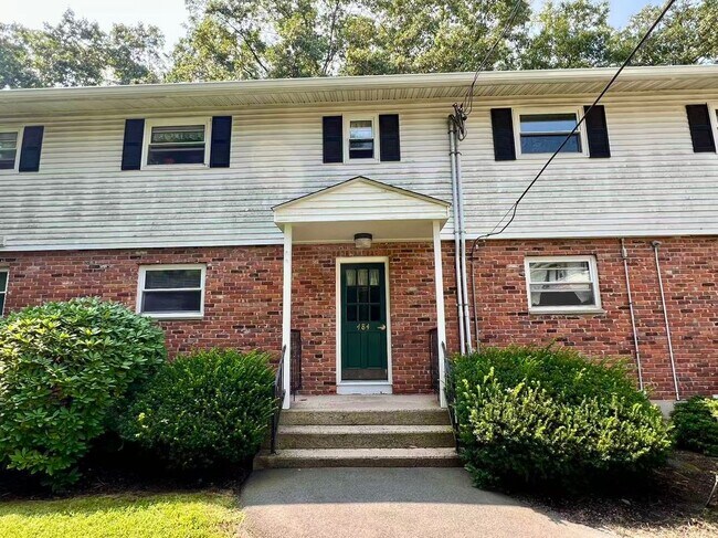 Foto del edificio - 484 Oak Ave