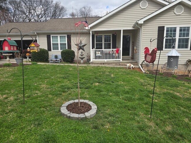Building Photo - 104 Wintergreen Dr
