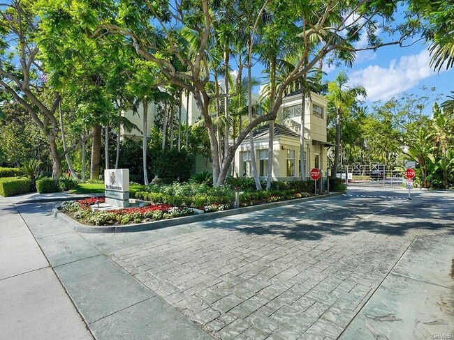 Guard Gated Community - 2233 Martin Apartment