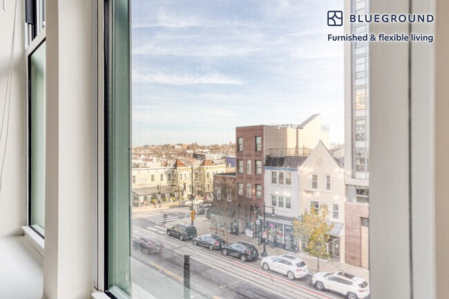 Foto del edificio - 360 H St NE