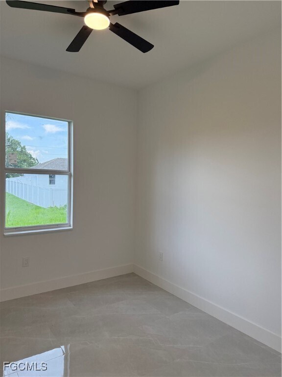 Building Photo - 1037 Macy St E