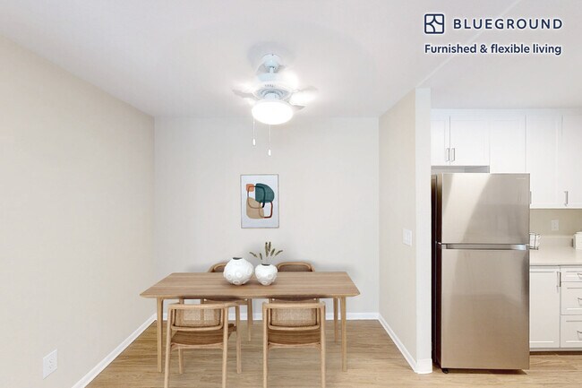 Building Photo - 10024 Paseo Montril