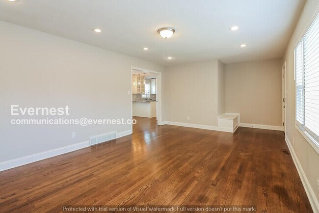 Foto del edificio - 7624 Nall Ave