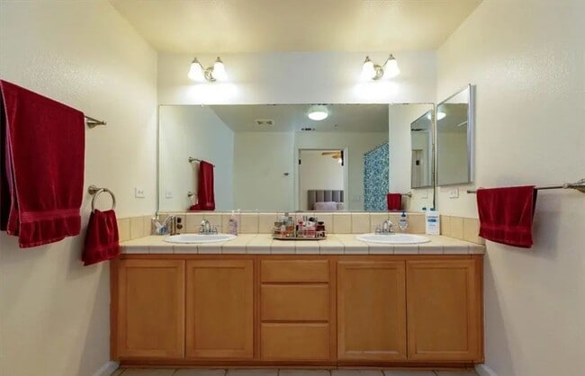 Building Photo - Santa Maria, CA