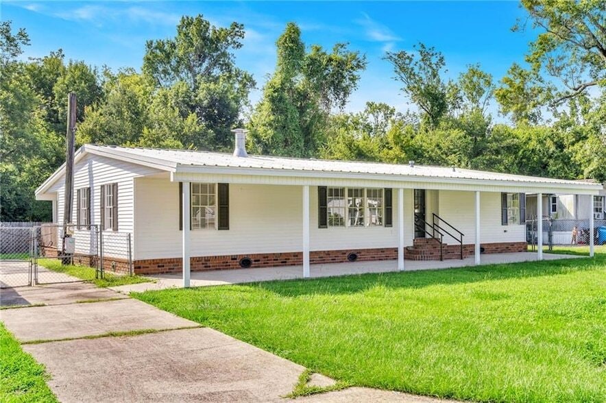 Primary Photo - 125 Sharon Ave