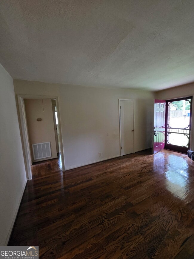 Building Photo - 864 Rosser St NW