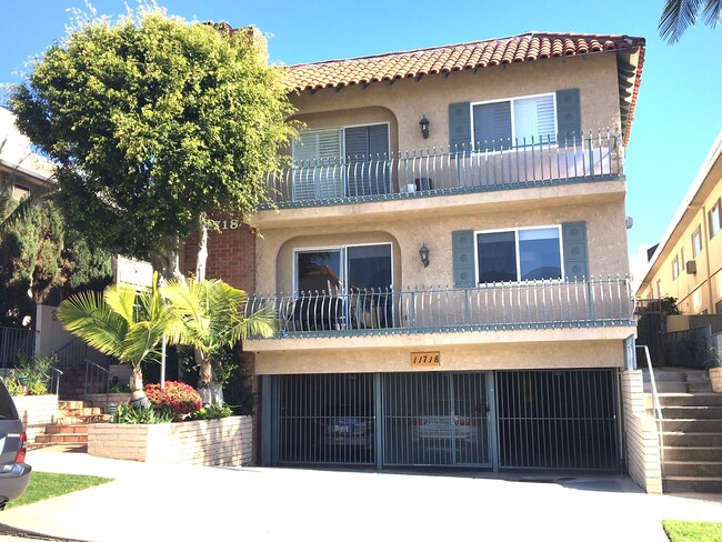 afuera - 11718 Darlington Ave