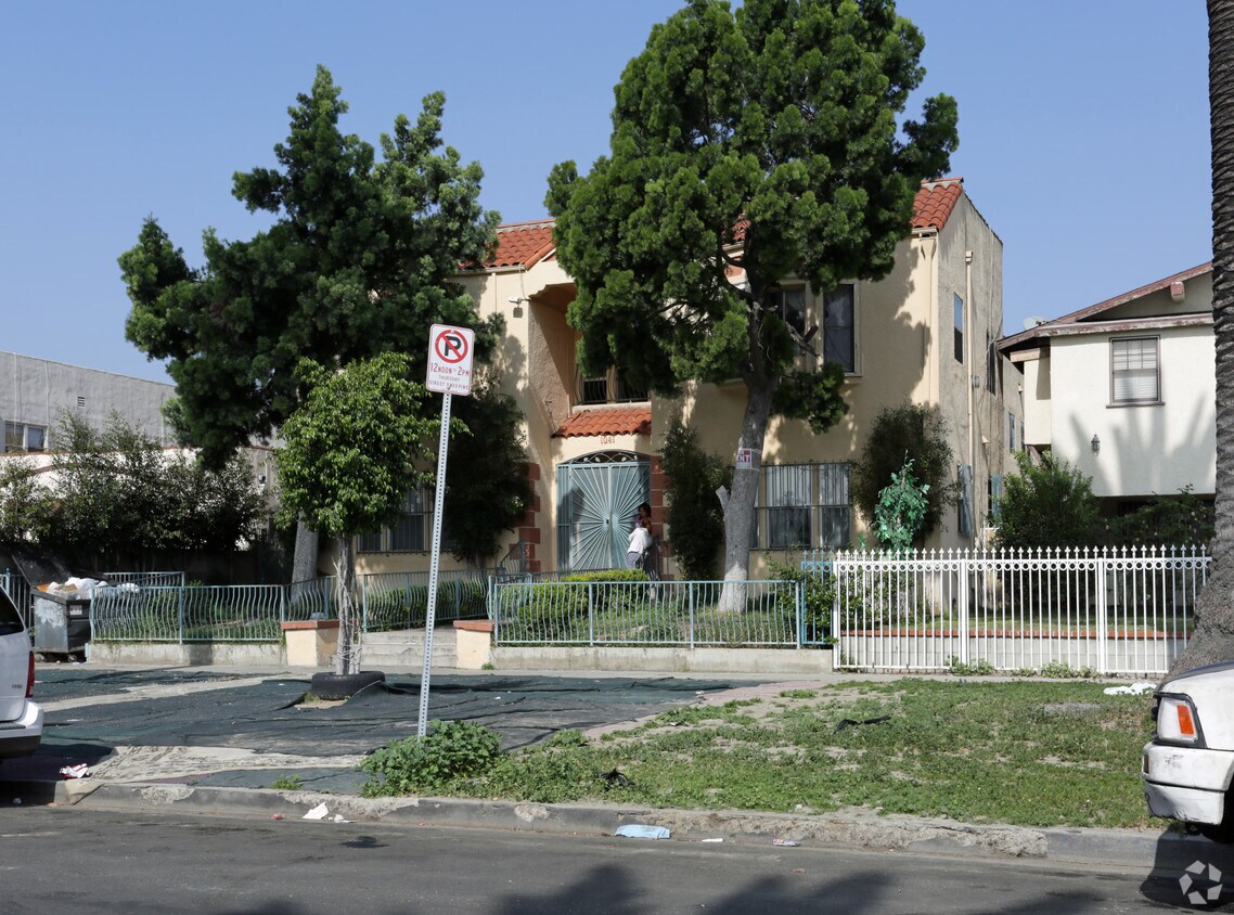 Primary Photo - Los Palos Apartments