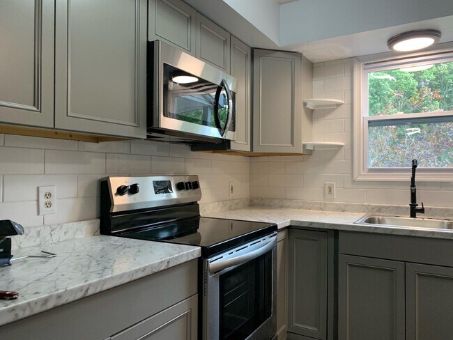 Building Photo - 103 Parish Park