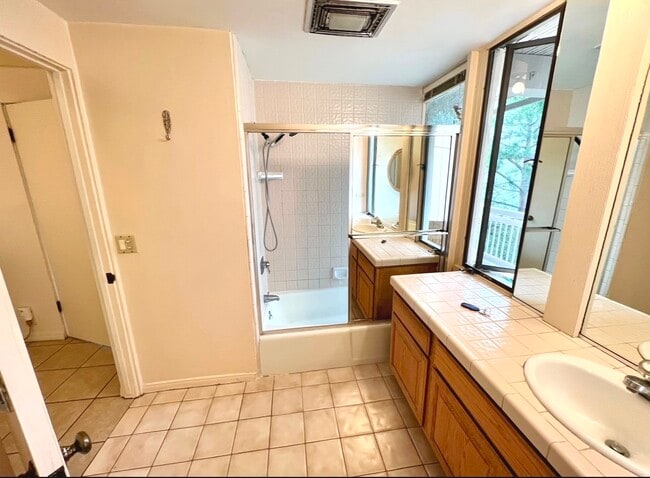 Baño completo - 1404 Morningside Dr